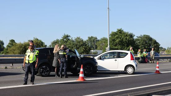 Drie rijstroken dicht na ongeval op A28 bij Zwolle. Drie rijstroken dicht na ongeval op A28 bij Zwolle.