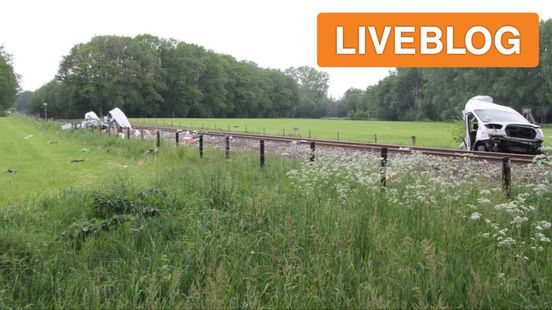 harde botsing op het spoor • honden wekken bewoners bij brand. harde botsing op het spoor • honden wekken bewoners bij brand.