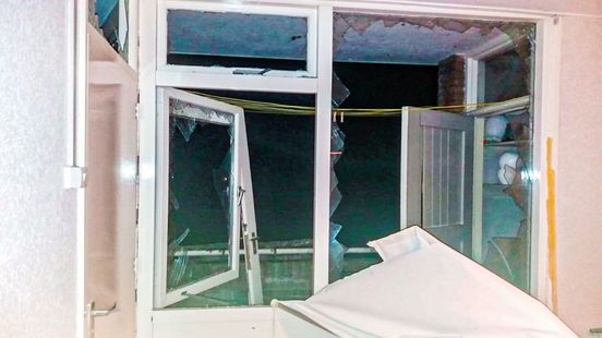 112-nieuws: Vuurwerk vernielt gevel en balkon flatwoning | Huis in Krimpen voor derde keer beschoten