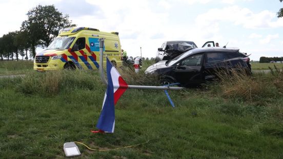Forse aanrijding in Scheerwolde; vrouw naar ziekenhuis. Forse aanrijding in Scheerwolde; vrouw naar ziekenhuis.