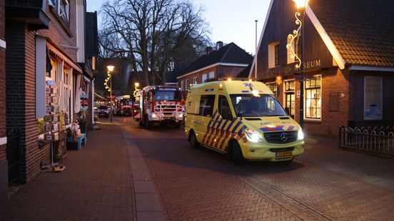 112 nieuws: Trein staat stil na aanrijding bij Holten | Zwaargewonde bij valpartij in museum. 112 nieuws: Trein staat stil na aanrijding bij Holten | Zwaargewonde bij valpartij in museum.