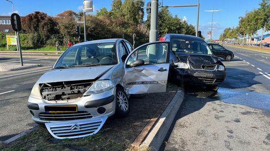 112 nieuws: Gewonden en aanhoudingen bij ongeluk in Colmschate. 112 nieuws: Gewonden en aanhoudingen bij ongeluk in Colmschate.