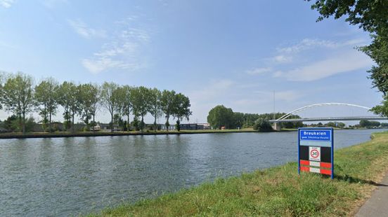 Scheuren in schepen en deuken in damwand na botsing op Amsterdam-Rijnkanaal. Scheuren in schepen en deuken in damwand na botsing op Amsterdam-Rijnkanaal.
