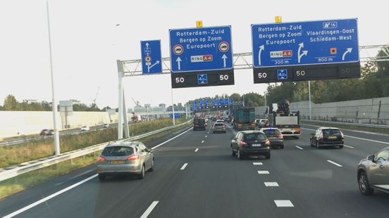 Vrachtwagenchauffeurs bang voor files en ongelukken door maandenlang werk aan Beneluxtunnel. Vrachtwagenchauffeurs bang voor files en ongelukken door maandenlang werk aan Beneluxtunnel.