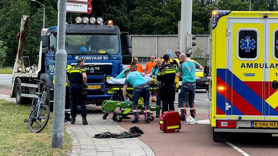 Ongeval vrachtwagen en fietser van Leeuwenhoekweg Dordrecht I Man nog in ziekenhuis na aanrijding dinsdag.