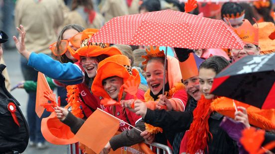 Begroeten Tablet verklaren Haal je warme oranje kleding maar uit de kast: Koningsnacht en -dag worden  koud - Omroep West