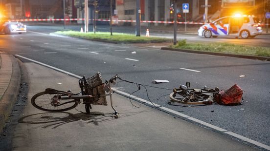 112 nieuws: Traumateam opgeroepen voor aangereden fietser in Deventer. 112 nieuws: Traumateam opgeroepen voor aangereden fietser in Deventer.