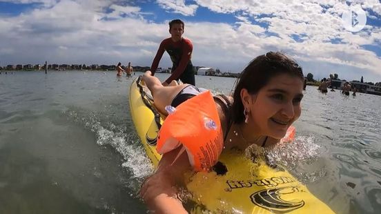 Meekijken met jongeren tijdens hun opleiding tot lifeguard