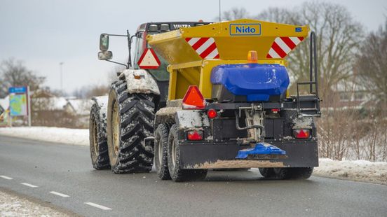 Strooiploegen houden met duur zout wegen begaanbaar