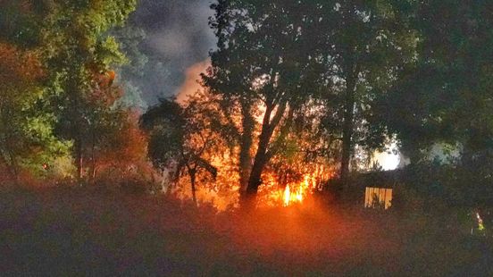 112 nieuws: Dode gevonden bij brand op bungalowpark Rheezerveen | Fietser gewond bij ongeluk Enschede.