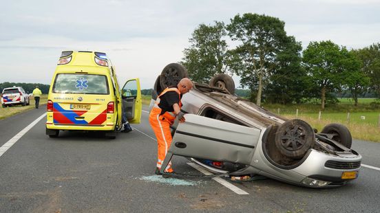 Gewonde bij ongeluk A37 bij Zwinderen. Gewonde bij ongeluk A37 bij Zwinderen.