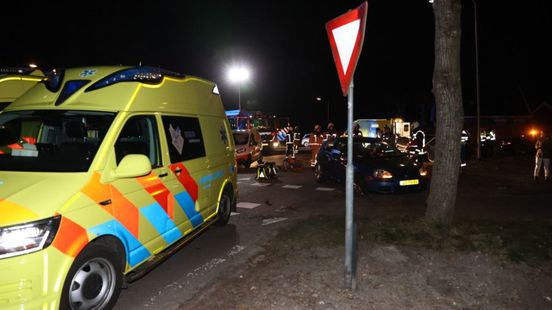 Vier gewonden na autobotsing in Gieterveen.