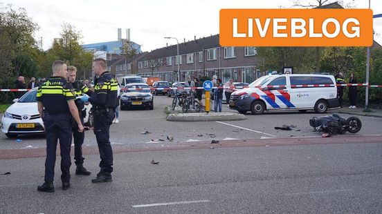 auto slaat over de kop na botsing • scooterrijder schiet van viaduct. auto slaat over de kop na botsing • scooterrijder schiet van viaduct.