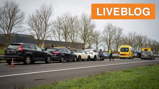 Flinke vertraging op A12 en A18 door ongeluk. Flinke vertraging op A12 en A18 door ongeluk.
