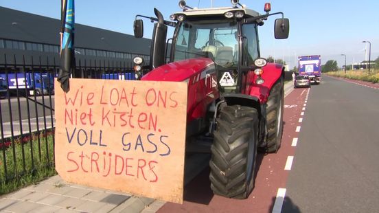 Boeren blokkeren distributiecentrum Aldi in Deventer