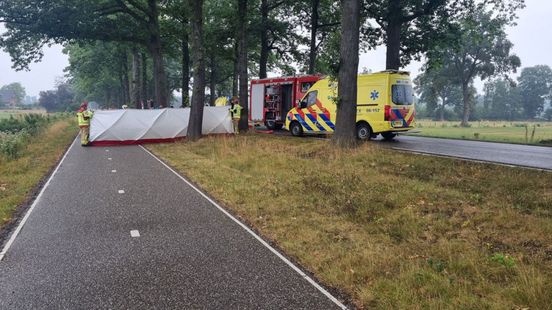 Fietser gewond door aanrijding Parkweg Groningen, met spoed naar ziekenhuis.