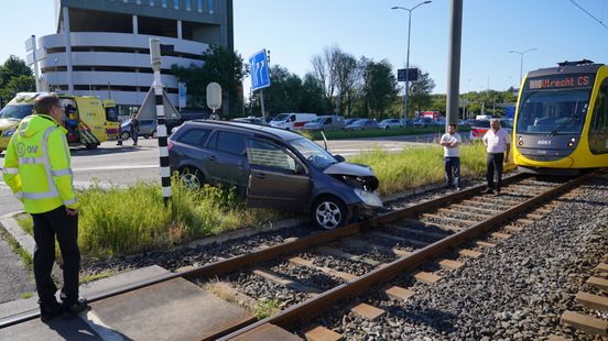 Tramverkeer weer opgestart na auto-ongeluk in Kanaleneiland.
