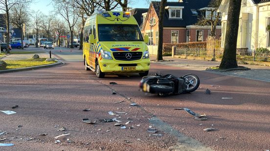 Scooterrijder gewond door aanrijding met auto in Norg.