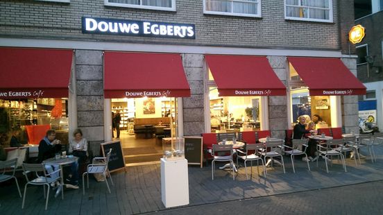 opschorten Afstudeeralbum rotatie Laatste koffiepunten worden ingeleverd bij winkel Douwe Egberts in Enschede  - RTV Oost