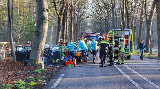 Vrouw gewond geraakt bij ernstig ongeval in Maarn. Vrouw gewond geraakt bij ernstig ongeval in Maarn.