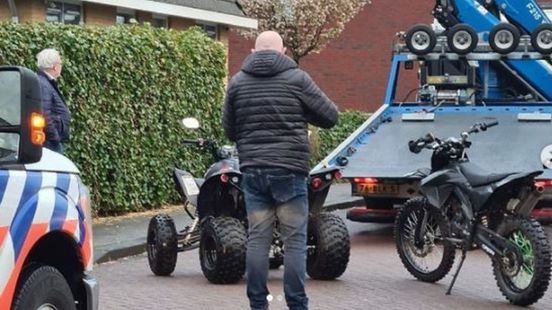 Schietpartij op Dordtselaan Rotterdam | N214 nog uren dicht na dodelijk ongeval. Schietpartij op Dordtselaan Rotterdam | N214 nog uren dicht na dodelijk ongeval.