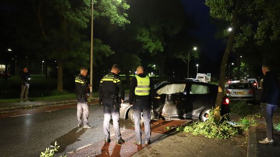 Politie neemt automobilist mee naar bureau na ongeluk in Hoogeveen.