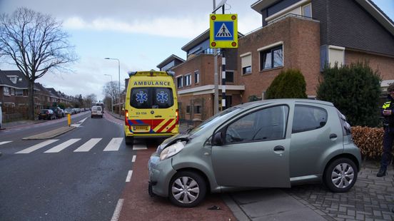 Automobilist gewond na botsing met lijnbus in Meppel.