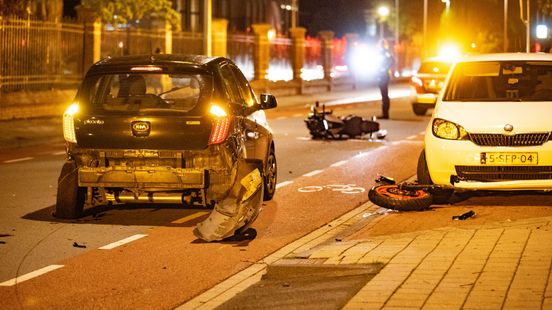112 Nieuws: Motorrijder raakt ernstig gewond bij botsing met auto in Deventer.