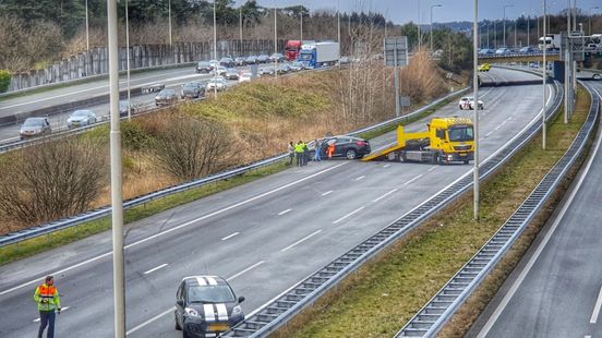 A28 bij Leusden dicht na ongeval met twee autos. A28 bij Leusden dicht na ongeval met twee autos.