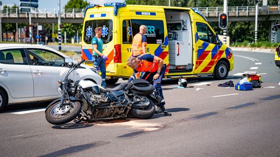 Motorrijder zwaargewond na eenzijdig ongeluk in Capelle aan den IJssel.
