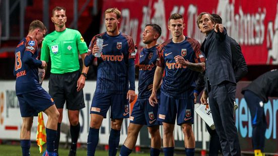 Cocu blij dat eerste 'lastige' week Vitesse erop zit