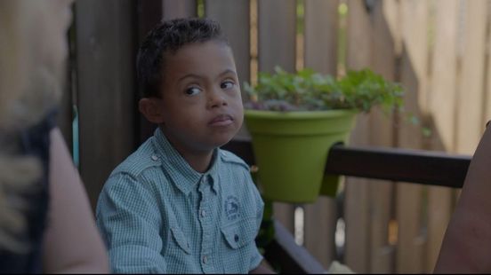 Lennox (8) met downsyndroom is dupe van 'bezuinigingsoperatie' gemeente