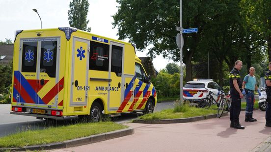 Scooterrijder gewond bij botsing met fietser in Roden. Scooterrijder gewond bij botsing met fietser in Roden.