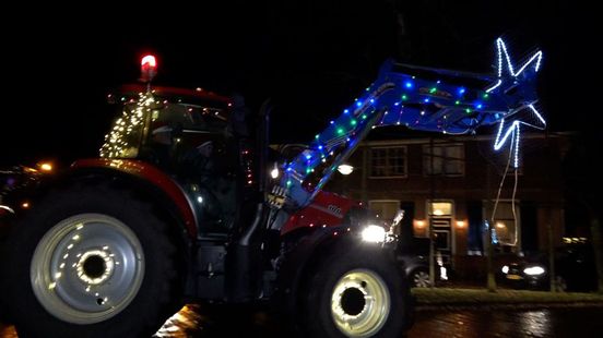 Honderd trekkers verlichten Barneveld tijdens trektocht
