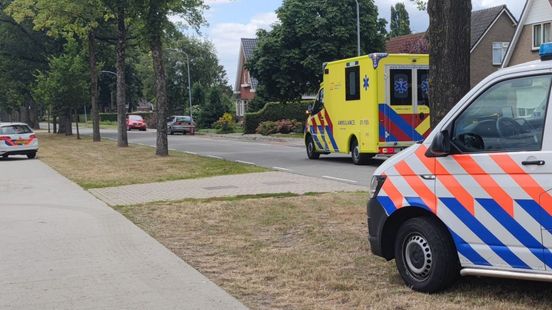 Gewonde bij ongeluk tussen fietser en automobilist. Gewonde bij ongeluk tussen fietser en automobilist.