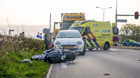 Jongen uit Wilnis overleden na scooterongeluk in Mijdrecht. Jongen uit Wilnis overleden na scooterongeluk in Mijdrecht.