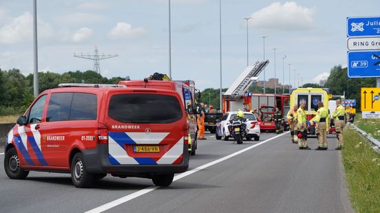 Ernstig ongeluk met auto vrachtwagen op A28 bij Haren. Ernstig ongeluk met auto vrachtwagen op A28 bij Haren.