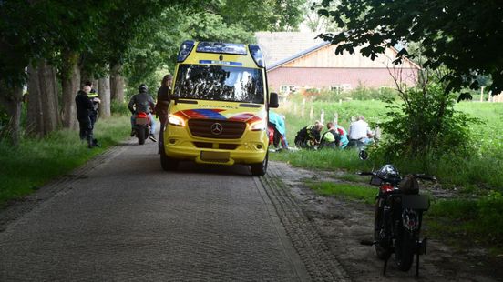 Deelnemer aan rit met klassieke motoren gewond bij ongeluk in Hoge Hexel. Deelnemer aan rit met klassieke motoren gewond bij ongeluk in Hoge Hexel.