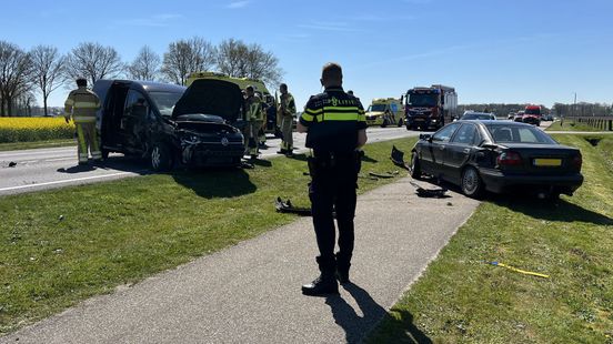 Gewonde bij botsing op N348 tussen Raalte en Deventer. Gewonde bij botsing op N348 tussen Raalte en Deventer.