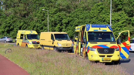 Traumahelikopter ter plaatse na aanrijding tussen busje en fietser. Traumahelikopter ter plaatse na aanrijding tussen busje en fietser.