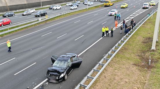 A16 tijdelijk afgesloten vanwege ongeval met trouwstoet. A16 tijdelijk afgesloten vanwege ongeval met trouwstoet.