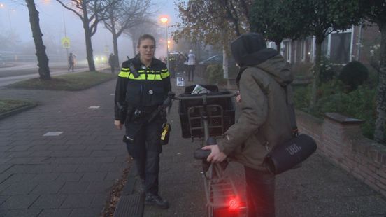 Politie houdt fietslichtcontrole in Westland: 'Mijn tas zat er per ongeluk voor'
