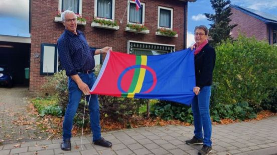Achterhoeks echtpaar hangt elke dag een andere vlag uit