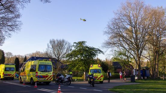 Motorrijder gewond na botsing met auto bij Schoonoord. Motorrijder gewond na botsing met auto bij Schoonoord.