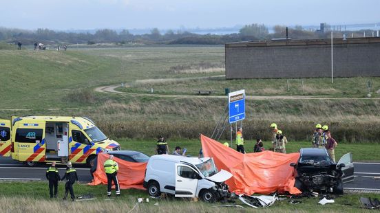 Dode op Brouwersdam na frontale botsing. Dode op Brouwersdam na frontale botsing.