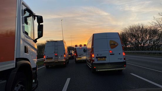 Drie rijstroken dicht op A12 bij Woerden na ongeluk. Drie rijstroken dicht op A12 bij Woerden na ongeluk.