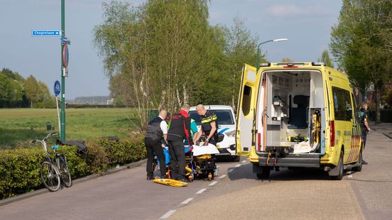 Fietser raakt gewond bij aanrijding met bestelbus in Baarn.