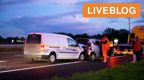 gewonden bij harde botsing op A30 • kraan valt op woningen. gewonden bij harde botsing op A30 • kraan valt op woningen.
