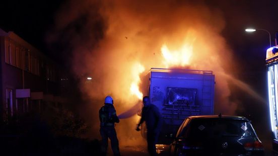 112 nieuws: vrouw en kinderen gewond bij botsing I Camperbrand in Raalte. 112 nieuws: vrouw en kinderen gewond bij botsing I Camperbrand in Raalte.