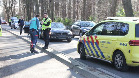 Vier auto’s betrokken bij kop-staartbotsing in Baarn.